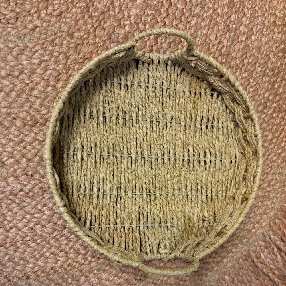 Shallow woven basket/ tray